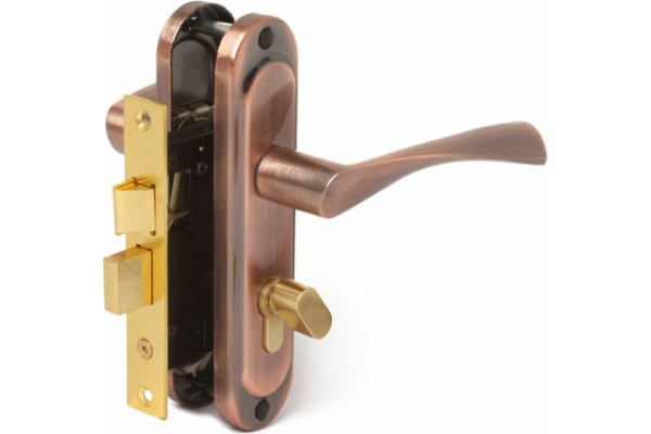 Замок врезной  9см с руч. медь язычок 0823/60-АС Avers